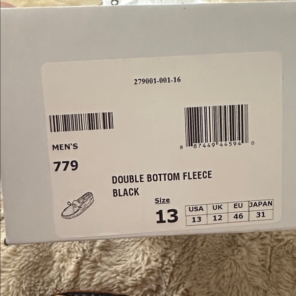 Minnetonka Men's black Moccasin Loafers slippers brand new size 13 - Picture 2 of 2